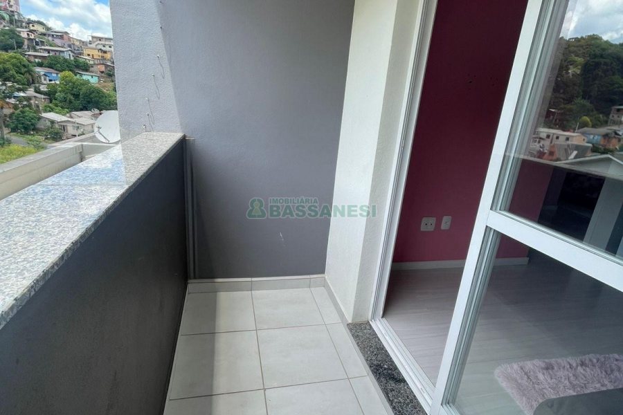 Apartamento com 59m², 2 dormitórios, 1 vaga, no bairro Vinhedos em Caxias do Sul para Alugar