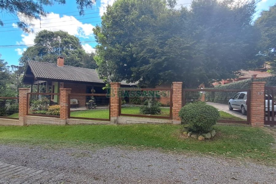 Casa com 211m², 3 dormitórios, 2 vagas, no bairro Linha 40 em Caxias do Sul para Comprar