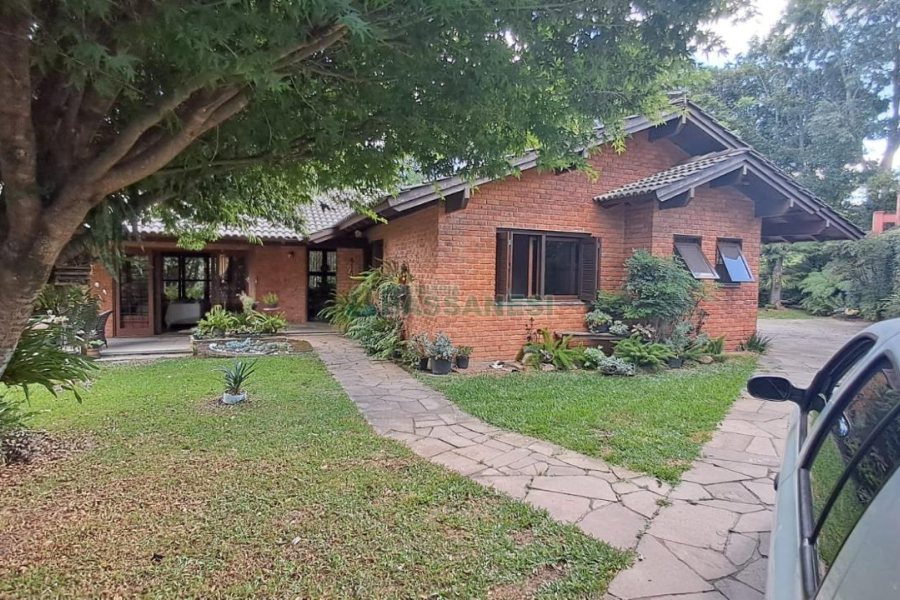 Casa com 211m², 3 dormitórios, 2 vagas, no bairro Linha 40 em Caxias do Sul para Comprar