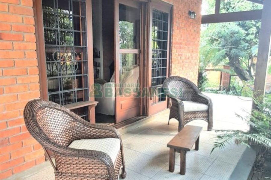 Casa com 211m², 3 dormitórios, 2 vagas, no bairro Linha 40 em Caxias do Sul para Comprar