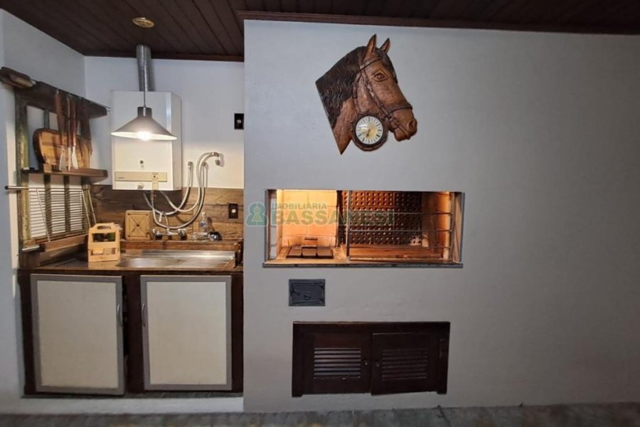 Casa com 211m², 3 dormitórios, 2 vagas, no bairro Linha 40 em Caxias do Sul para Comprar