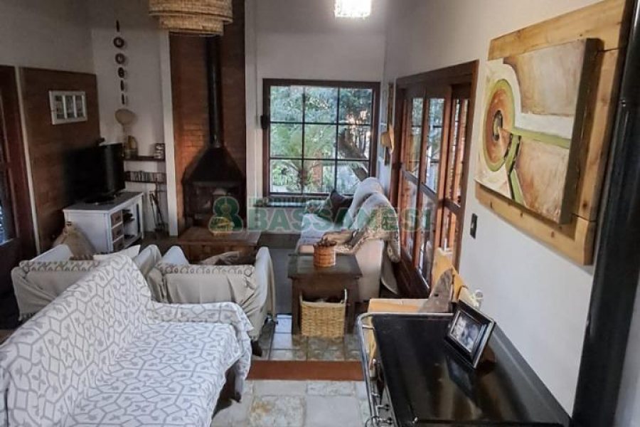 Casa com 211m², 3 dormitórios, 2 vagas, no bairro Linha 40 em Caxias do Sul para Comprar