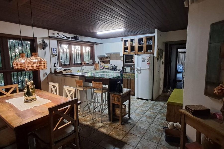 Casa com 211m², 3 dormitórios, 2 vagas, no bairro Linha 40 em Caxias do Sul para Comprar
