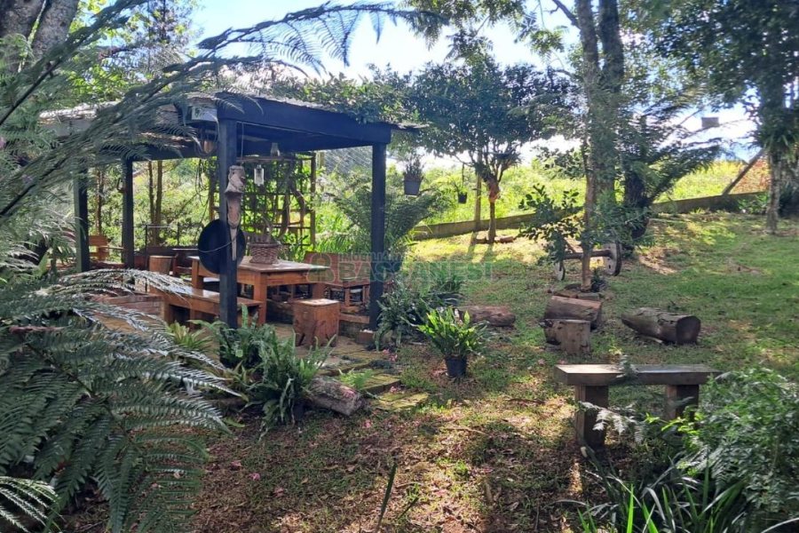 Casa com 211m², 3 dormitórios, 2 vagas, no bairro Linha 40 em Caxias do Sul para Comprar