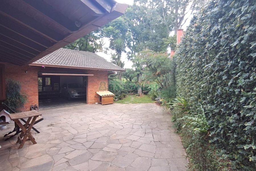 Casa com 211m², 3 dormitórios, 2 vagas, no bairro Linha 40 em Caxias do Sul para Comprar