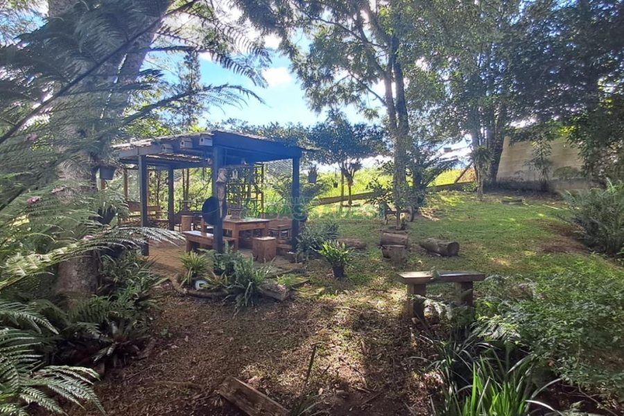 Casa com 211m², 3 dormitórios, 2 vagas, no bairro Linha 40 em Caxias do Sul para Comprar