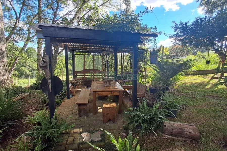 Casa com 211m², 3 dormitórios, 2 vagas, no bairro Linha 40 em Caxias do Sul para Comprar