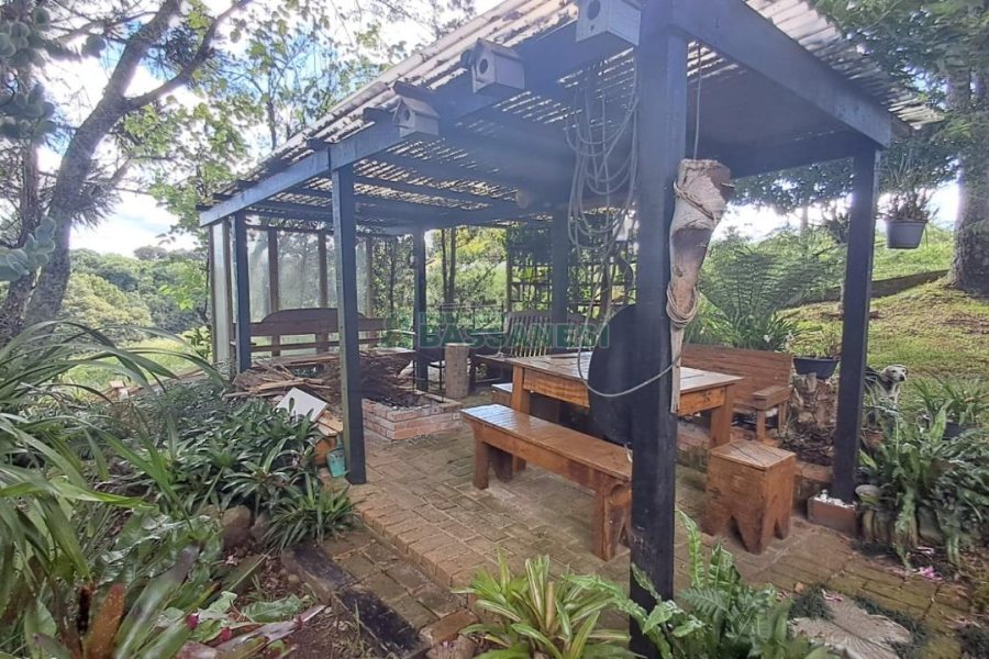 Casa com 211m², 3 dormitórios, 2 vagas, no bairro Linha 40 em Caxias do Sul para Comprar