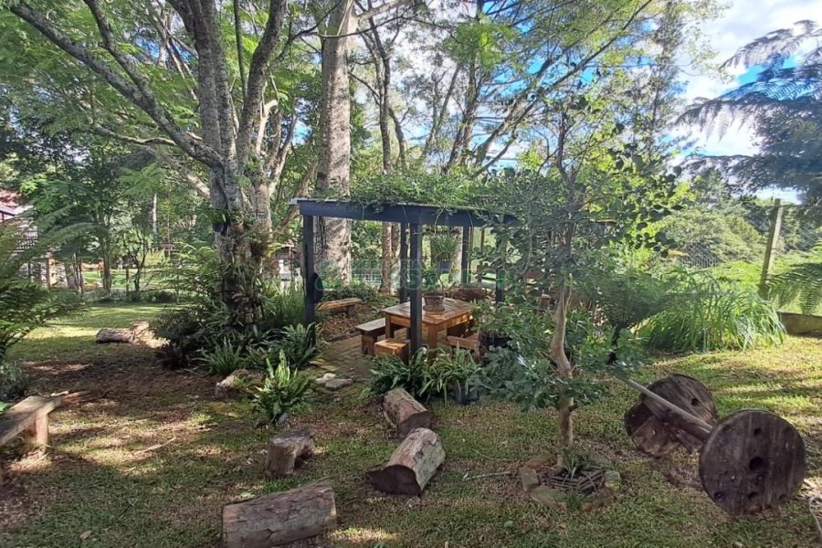 Casa com 211m², 3 dormitórios, 2 vagas, no bairro Linha 40 em Caxias do Sul para Comprar