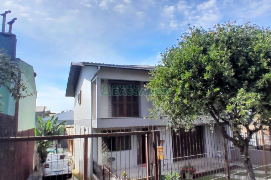 Casa com 249m², 4 dormitórios, 1 vaga, no bairro Esplanada em Caxias do Sul para Comprar