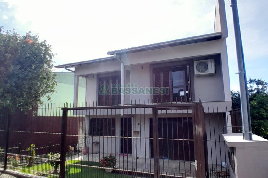 Casa com 249m², 4 dormitórios, 1 vaga, no bairro Esplanada em Caxias do Sul para Comprar