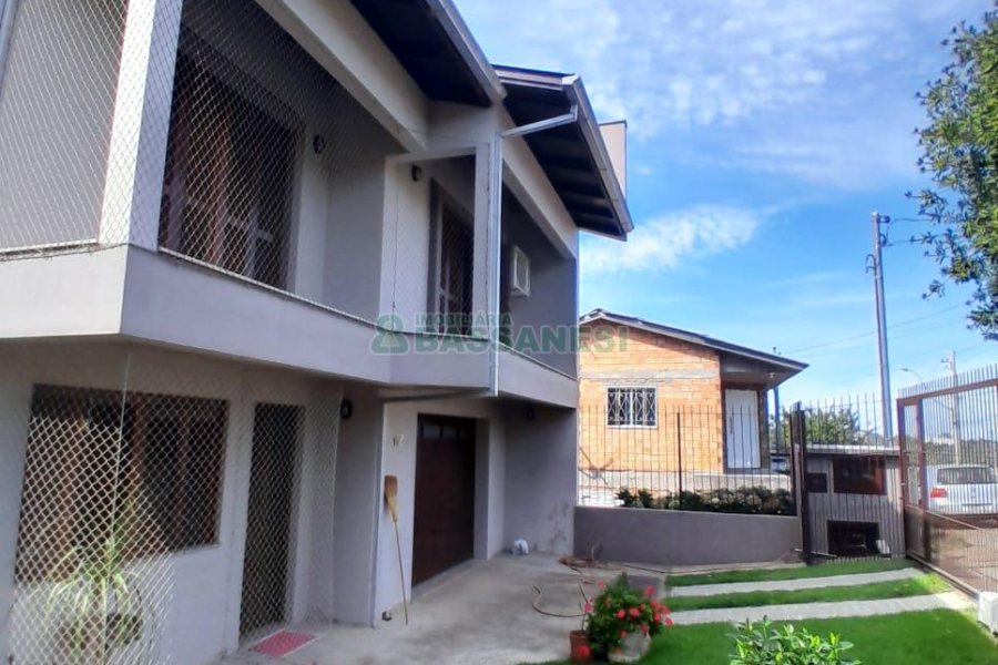 Casa com 249m², 4 dormitórios, 1 vaga, no bairro Esplanada em Caxias do Sul para Comprar