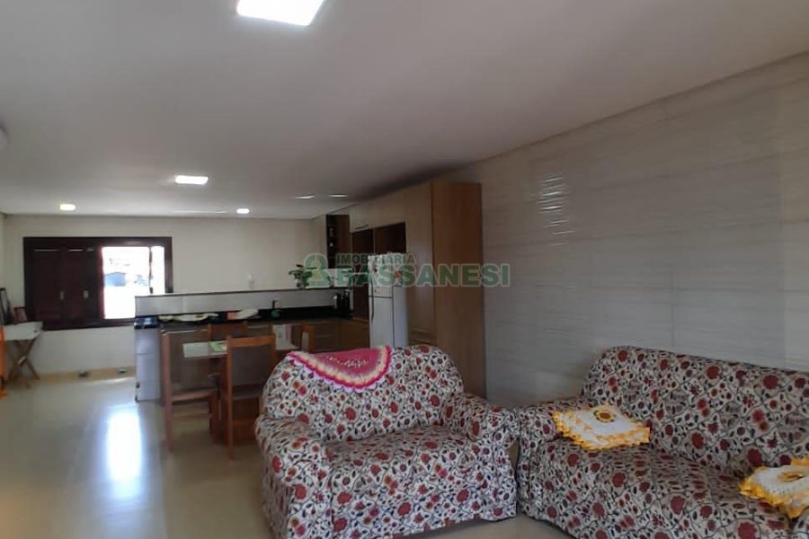 Casa com 249m², 4 dormitórios, 1 vaga, no bairro Esplanada em Caxias do Sul para Comprar