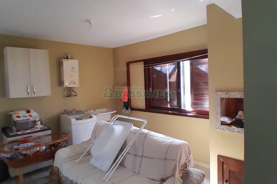 Casa com 249m², 4 dormitórios, 1 vaga, no bairro Esplanada em Caxias do Sul para Comprar