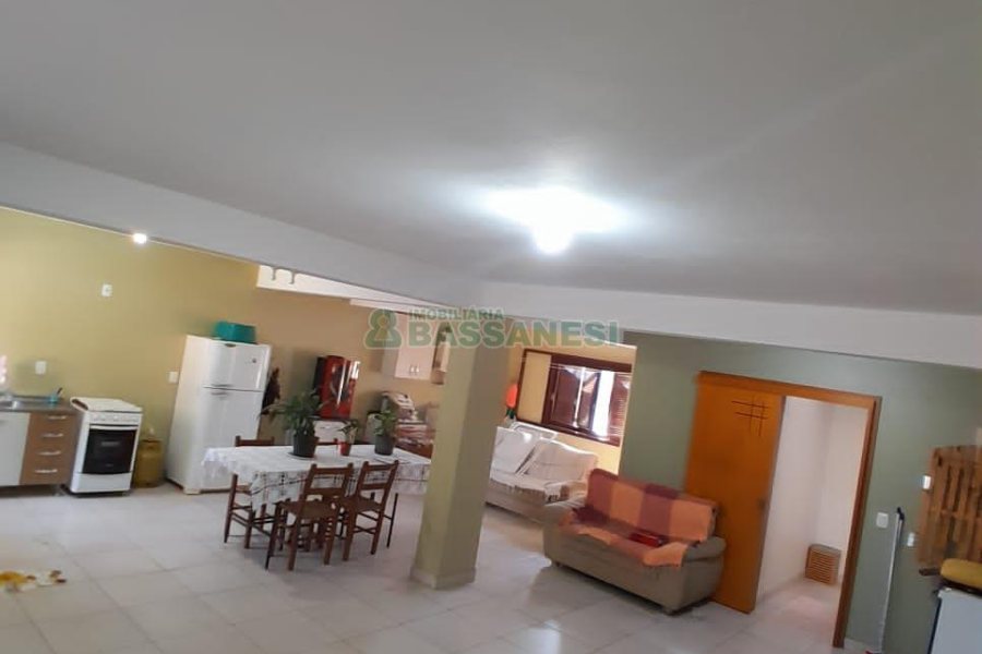 Casa com 249m², 4 dormitórios, 1 vaga, no bairro Esplanada em Caxias do Sul para Comprar