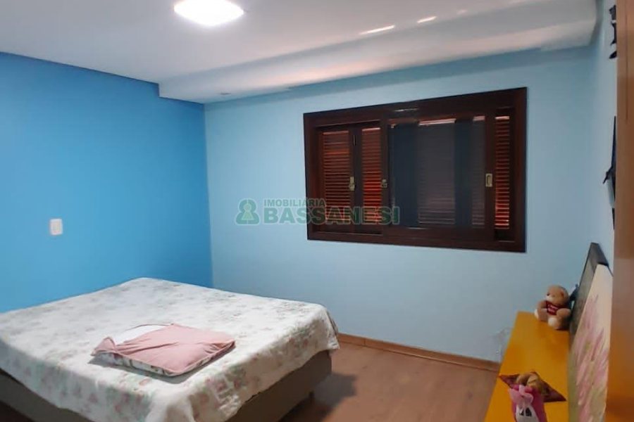 Casa com 249m², 4 dormitórios, 1 vaga, no bairro Esplanada em Caxias do Sul para Comprar