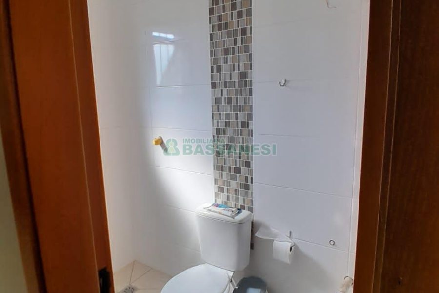 Casa com 249m², 4 dormitórios, 1 vaga, no bairro Esplanada em Caxias do Sul para Comprar