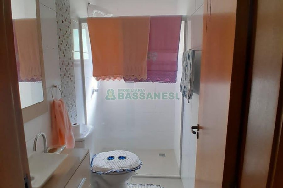 Casa com 249m², 4 dormitórios, 1 vaga, no bairro Esplanada em Caxias do Sul para Comprar