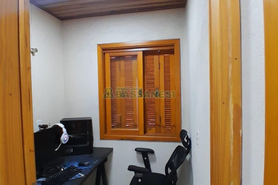 Casa com 249m², 4 dormitórios, 1 vaga, no bairro Esplanada em Caxias do Sul para Comprar