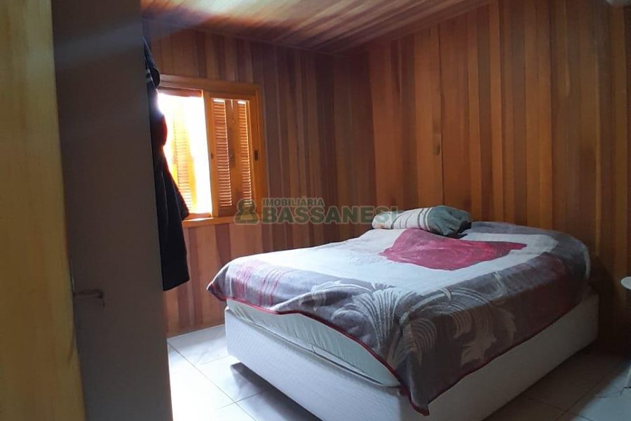 Casa com 249m², 4 dormitórios, 1 vaga, no bairro Esplanada em Caxias do Sul para Comprar