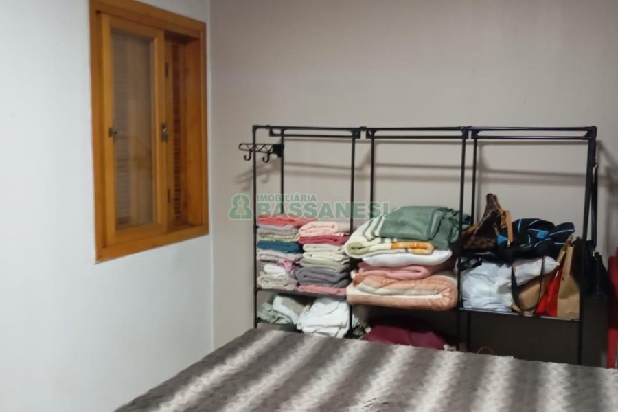 Casa com 249m², 4 dormitórios, 1 vaga, no bairro Esplanada em Caxias do Sul para Comprar