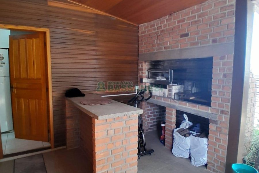 Casa com 249m², 4 dormitórios, 1 vaga, no bairro Esplanada em Caxias do Sul para Comprar