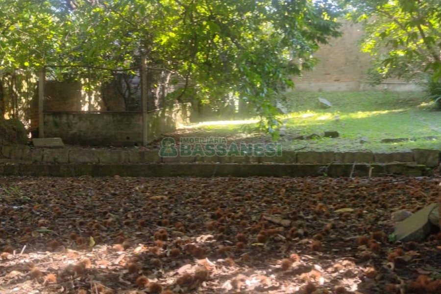 Casa com 637m², 2 dormitórios, no bairro Centro em Caxias do Sul para Comprar