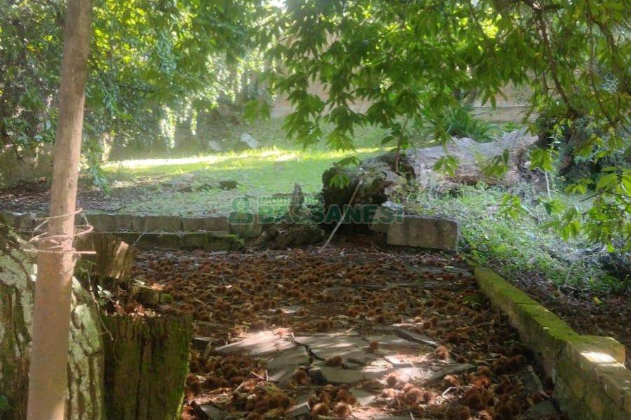 Casa com 637m², 2 dormitórios, no bairro Centro em Caxias do Sul para Comprar