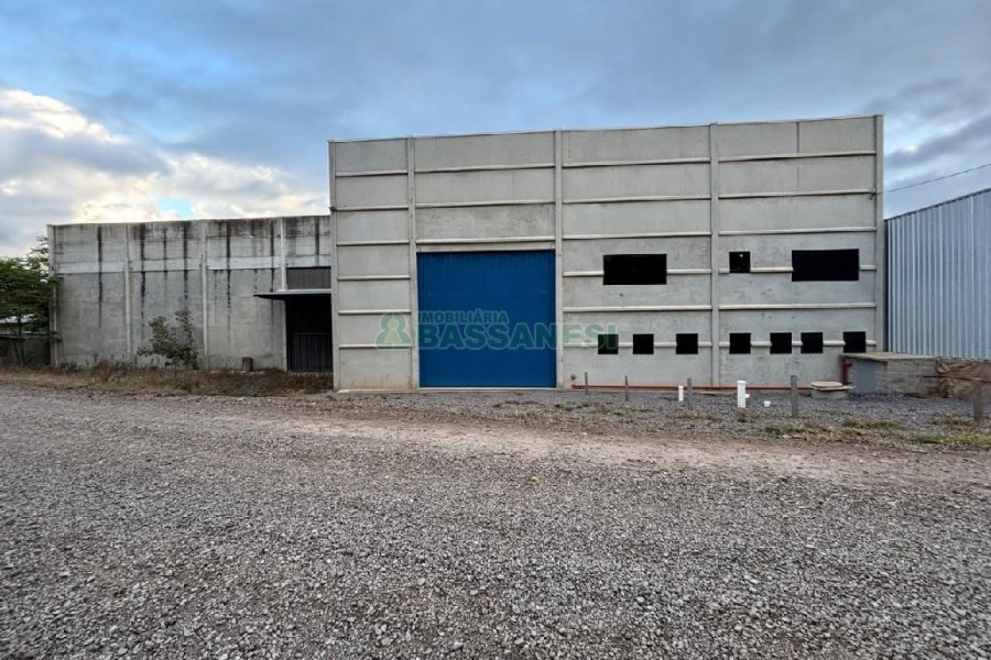 Pavilhão com 1100m², no bairro Fazenda Souza em Caxias do Sul para Alugar