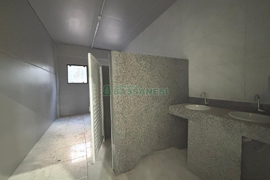 Pavilhão com 1100m², no bairro Fazenda Souza em Caxias do Sul para Alugar