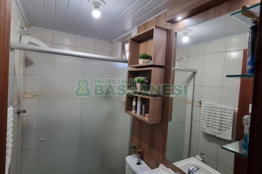 Casa com 188m², 3 dormitórios, 2 vagas, no bairro Charqueadas em Caxias do Sul para Comprar
