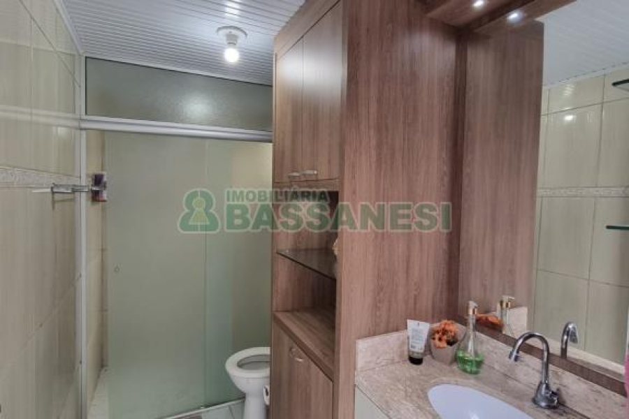 Casa com 188m², 3 dormitórios, 2 vagas, no bairro Charqueadas em Caxias do Sul para Comprar