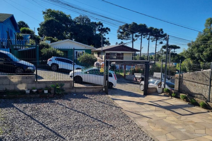 Casa com 188m², 3 dormitórios, 2 vagas, no bairro Charqueadas em Caxias do Sul para Comprar