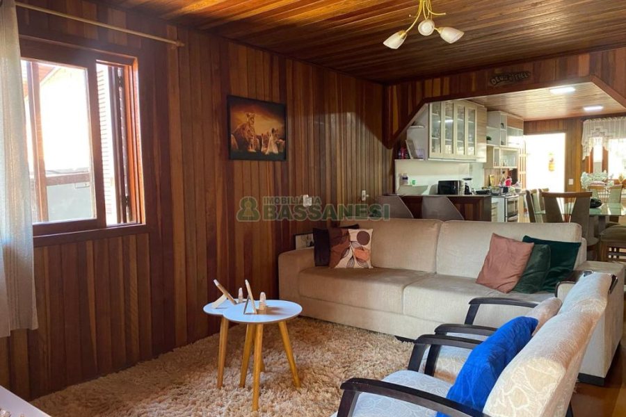 Casa com 188m², 3 dormitórios, 2 vagas, no bairro Charqueadas em Caxias do Sul para Comprar