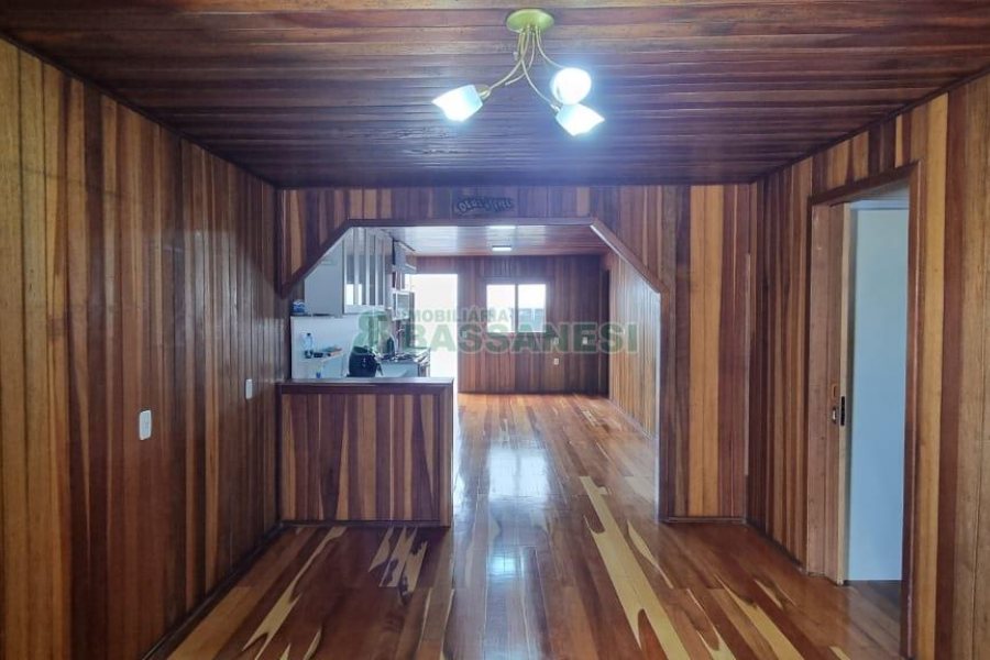 Casa com 188m², 3 dormitórios, 2 vagas, no bairro Charqueadas em Caxias do Sul para Comprar