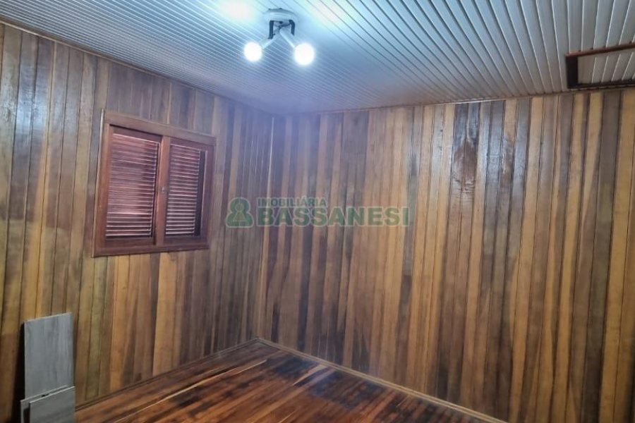 Casa com 188m², 3 dormitórios, 2 vagas, no bairro Charqueadas em Caxias do Sul para Comprar