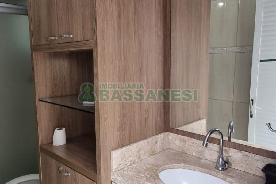 Casa com 188m², 3 dormitórios, 2 vagas, no bairro Charqueadas em Caxias do Sul para Comprar