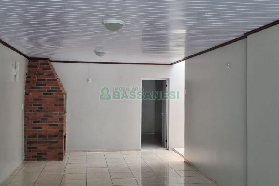 Casa com 188m², 3 dormitórios, 2 vagas, no bairro Charqueadas em Caxias do Sul para Comprar