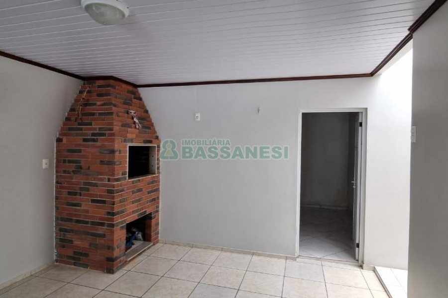 Casa com 188m², 3 dormitórios, 2 vagas, no bairro Charqueadas em Caxias do Sul para Comprar