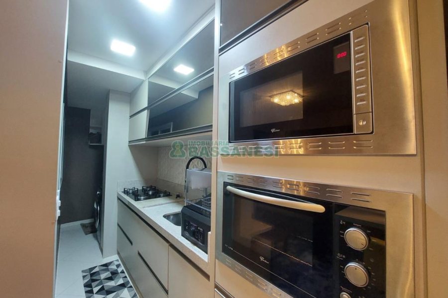 Apartamento com 80m², 2 dormitórios, 1 vaga, no bairro De Lazzer em Caxias do Sul para Comprar