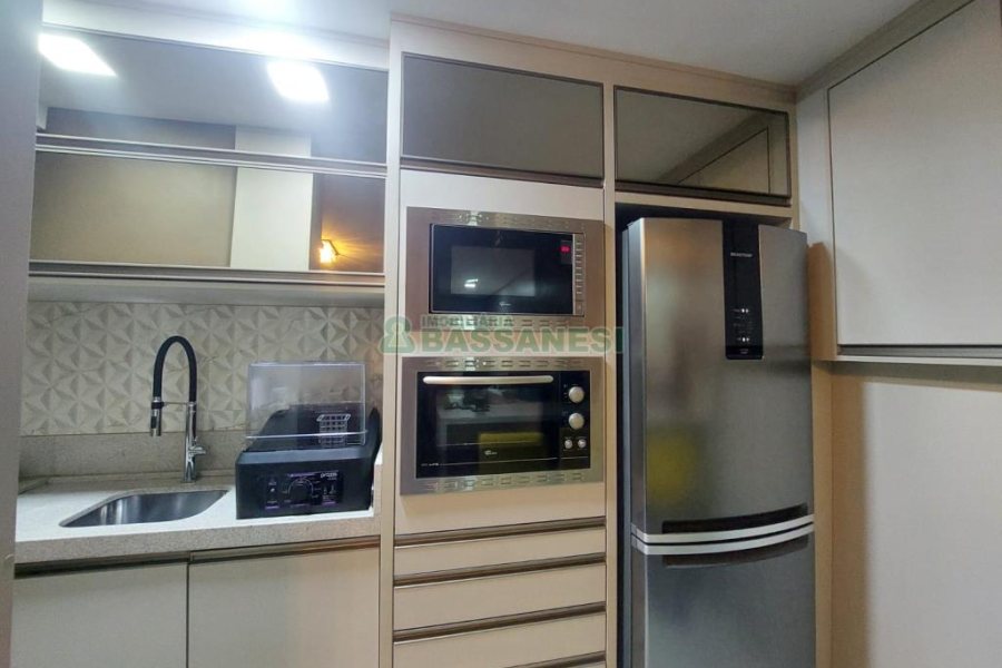 Apartamento com 80m², 2 dormitórios, 1 vaga, no bairro De Lazzer em Caxias do Sul para Comprar