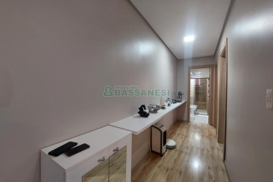 Apartamento com 80m², 2 dormitórios, 1 vaga, no bairro De Lazzer em Caxias do Sul para Comprar