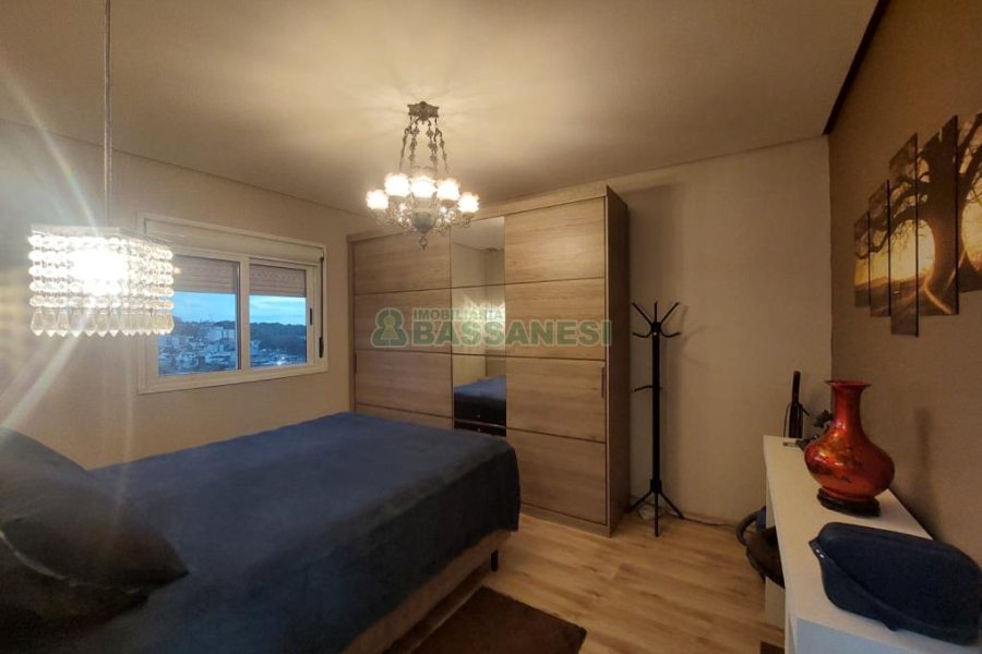 Apartamento com 80m², 2 dormitórios, 1 vaga, no bairro De Lazzer em Caxias do Sul para Comprar