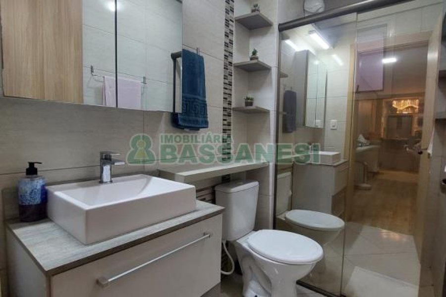 Apartamento com 80m², 2 dormitórios, 1 vaga, no bairro De Lazzer em Caxias do Sul para Comprar