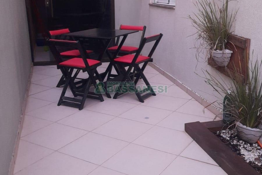 Apartamento com 80m², 2 dormitórios, 1 vaga, no bairro De Lazzer em Caxias do Sul para Comprar