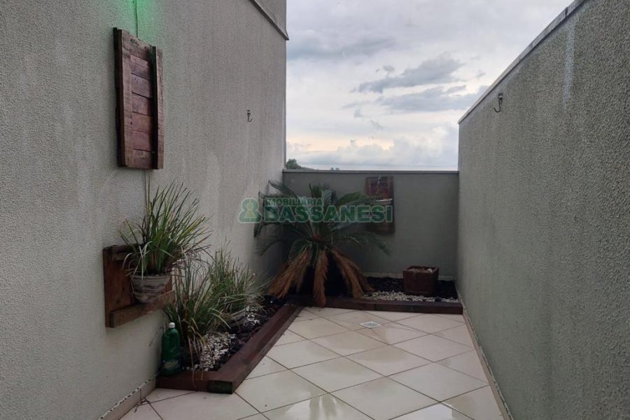 Apartamento com 80m², 2 dormitórios, 1 vaga, no bairro De Lazzer em Caxias do Sul para Comprar