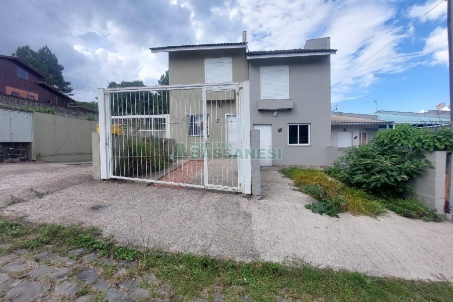 Sobrado com 45m², 2 dormitórios, no bairro Nossa Senhora das Graças em Caxias do Sul para Alugar ou Comprar