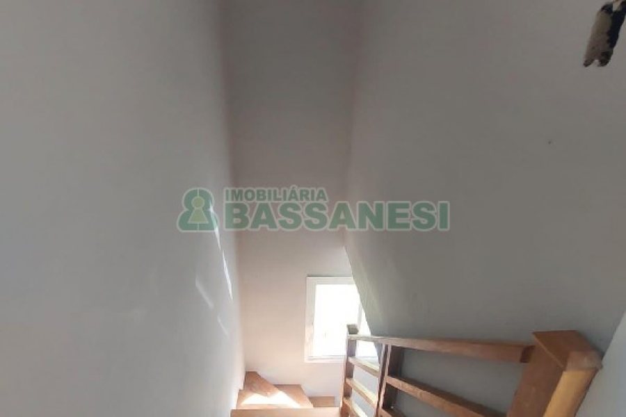 Sobrado com 45m², 2 dormitórios, no bairro Nossa Senhora das Graças em Caxias do Sul para Alugar ou Comprar