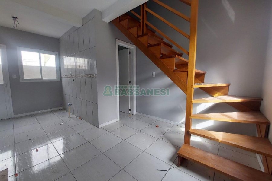 Sobrado com 45m², 2 dormitórios, no bairro Nossa Senhora das Graças em Caxias do Sul para Alugar ou Comprar