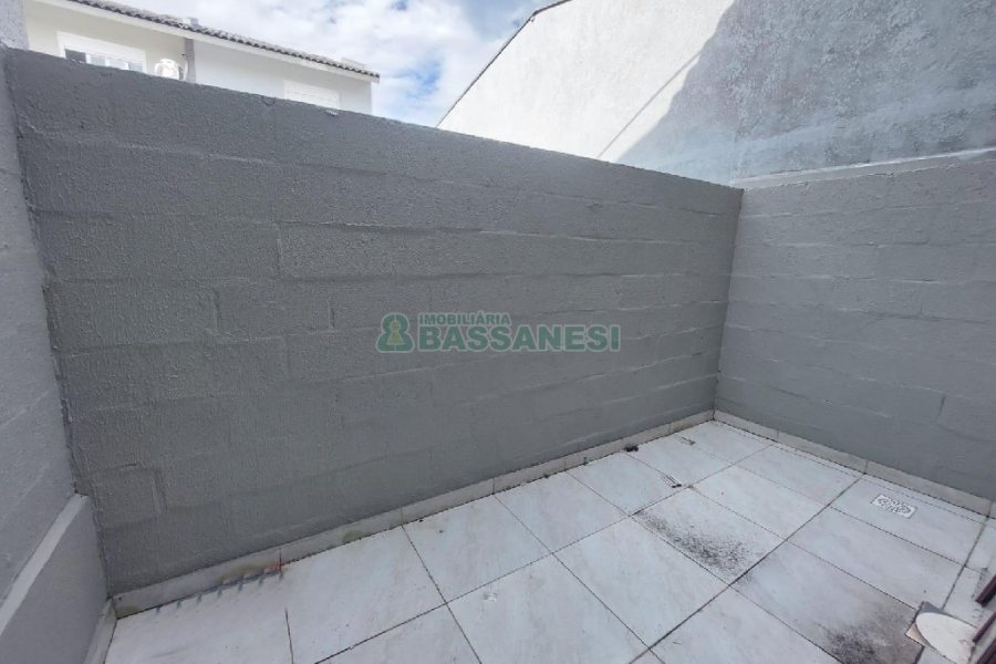 Sobrado com 45m², 2 dormitórios, no bairro Nossa Senhora das Graças em Caxias do Sul para Alugar ou Comprar